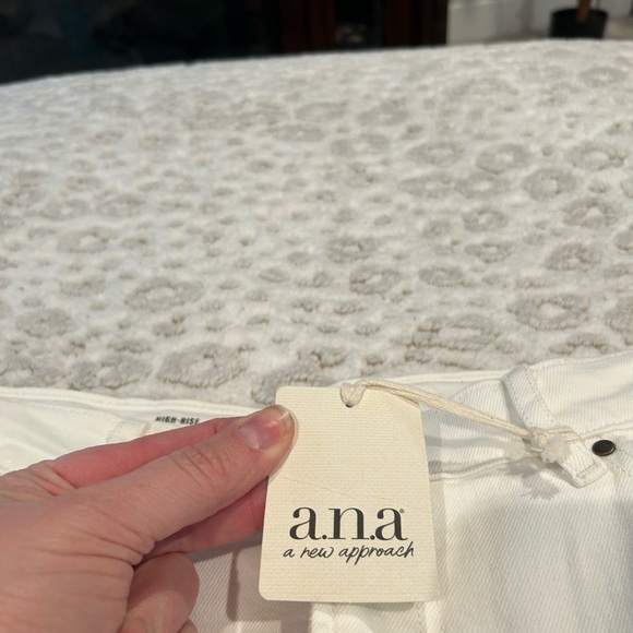 NWT A.N.A Women’s Size 18 Hi-rise White Jean Skirt - Picture 3 of 7